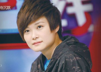 李宇春为何能获得全球最佳艺人称号？