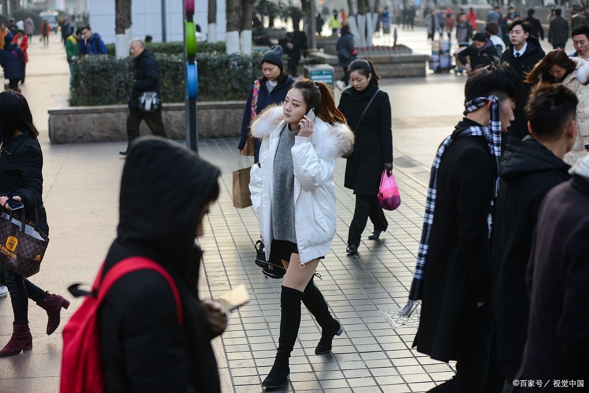 为什么空姐、销售都要穿丝袜？到底是怎么回事呢？