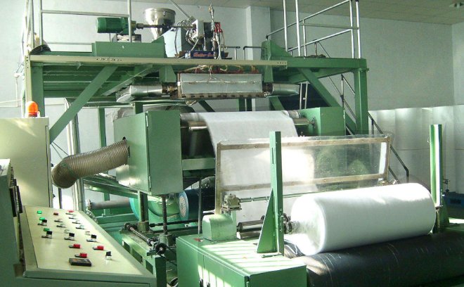 许多公司有口罩生产线却没有熔喷布，为何熔喷布一布难求？