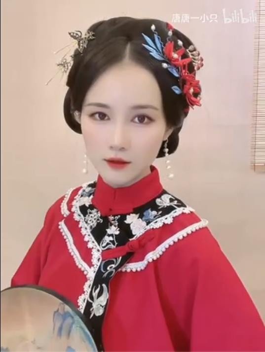 你的相册里是她,快手背影是她,你有什么资格说爱我翻译？