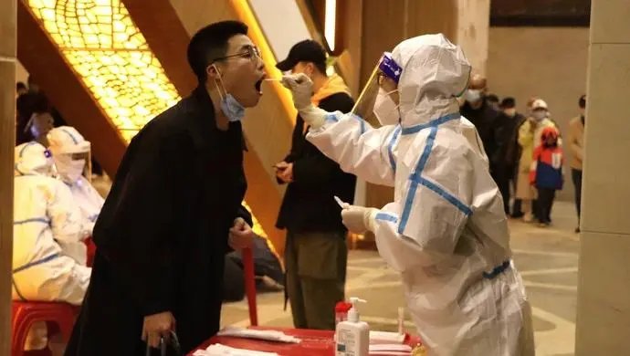 西藏拉萨新冠核酸初筛18名阳性人员，是否有隐藏的传播链？