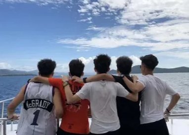 新娘出嫁哥哥弟弟哭成泪人，拍肩膀哽咽叮嘱新郎，这一幕为何能令网友破防？