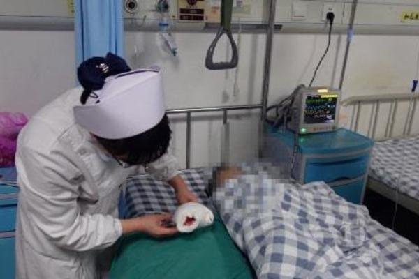 血肉模糊的近义词