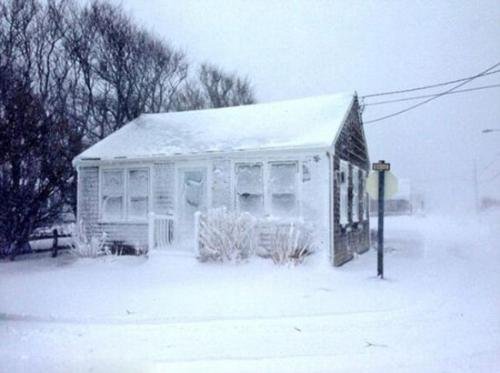 佳木斯火车驶过掀起巨大雪浪，这一幕像极了什么？