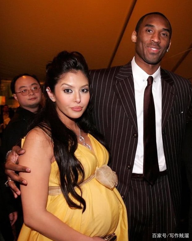 跟科比19年婚姻怀孕5次，痛失孩子忍受至今，瓦妮莎究竟有多伟大？