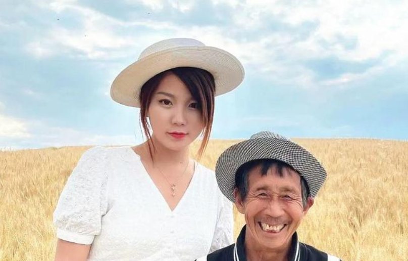 女孩为报恩66万买房车带养父旅游，这个女孩背后有着怎样的成长经历？