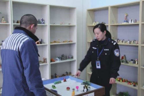 震惊！同居4年的男友竟是女人，她是如何隐藏这么久的？