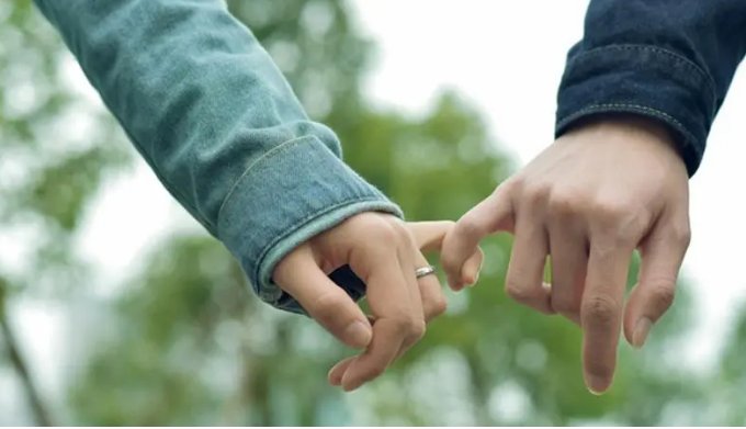 六年级可以谈恋爱吗？