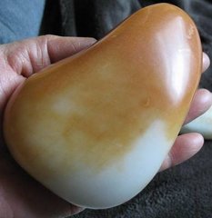 微博上的「玉石鉴定师岳工」真的能只通过图片就确定一块玉石的真假吗？