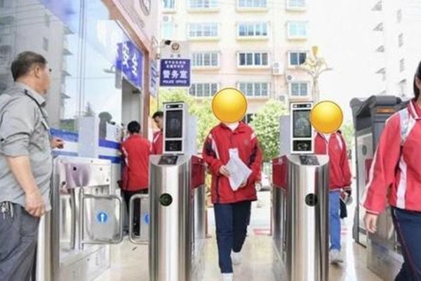 网曝某校收165万元门禁费，官方是如何回应的？