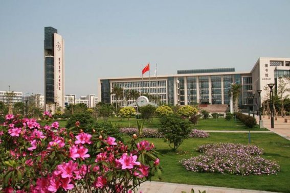 广州大学纺织学院是本科吗