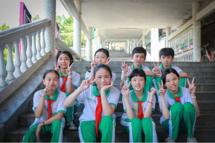 小学毕业成长纪念册的扉页怎么写？