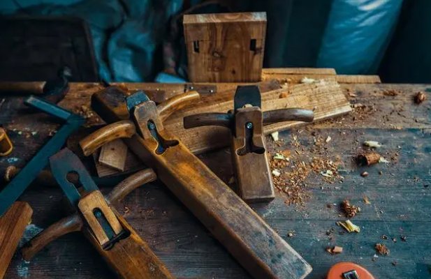 民间俗语“铁匠短，木匠长”中,“木匠长”是什么意思？