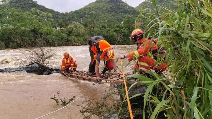 彭州未撤离游客被卷入山洪，山洪爆发后有哪些有效的逃生手段？