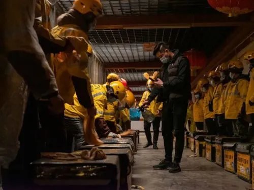 燕郊近80名外卖骑手是白血病儿家长，孩子得病了对家长意味着什么？