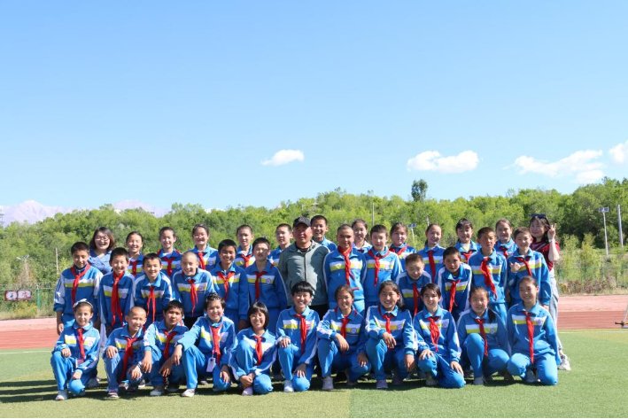 小学毕业成长纪念册的扉页怎么写?