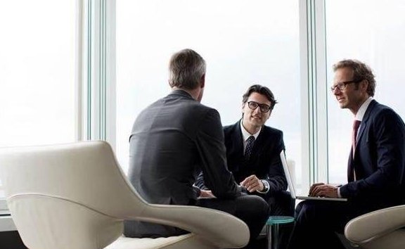 无锡一街道出小区居民外出采购被扣身份证，这样的管控措施是否合理？