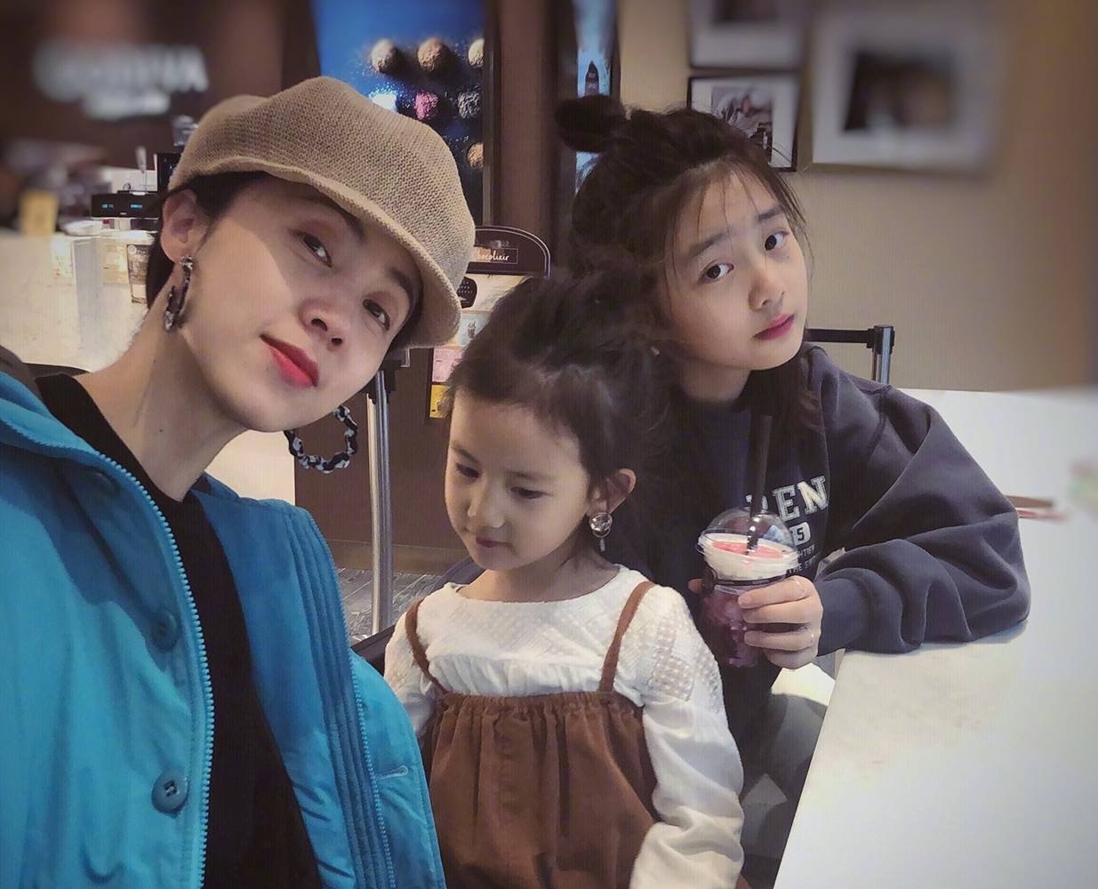 孙莉秀大女儿才艺，多多为弟弟妹妹画海绵宝宝多才多艺又暖心 ，你怎么看？