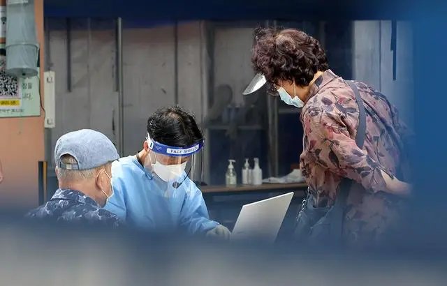 西藏拉萨新冠核酸初筛18名阳性人员，是否有隐藏的传播链？