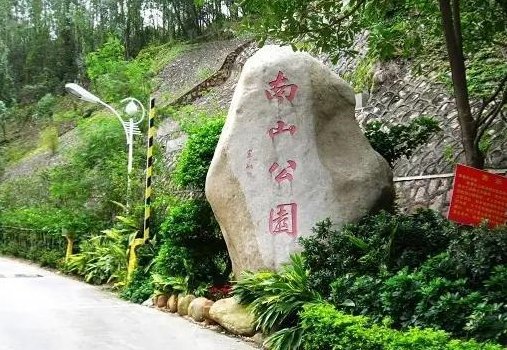 湖北21岁女孩晨跑时被害身亡，该案件的嫌犯曾经有过哪些作案史？