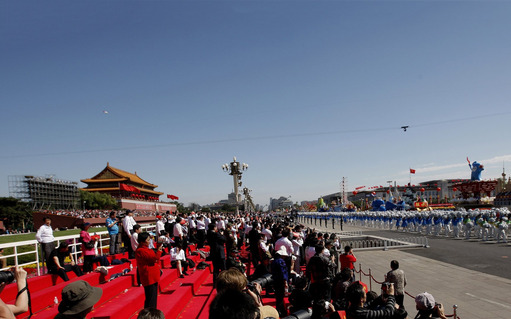 公民在庄重场合可佩戴国徽徽章，哪些场合属于庄重场合？