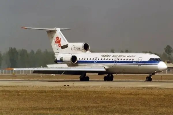 东航失事客机机头是垂直砸向地面吗？