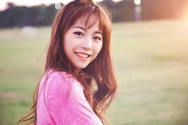 和校花同桌是什么感觉？