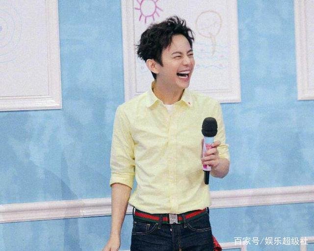 “喜剧女王”马丽给何炅送生日祝福，对何炅的称呼为何让网友不解？