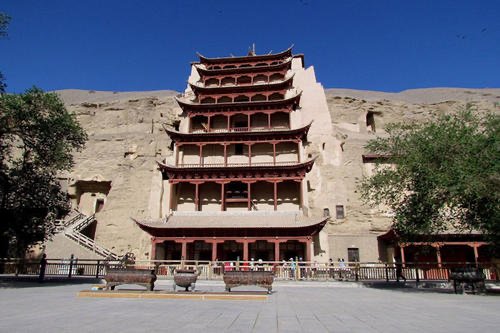 莫高窟雪糕成最火拍照道具，对此你怎么看？