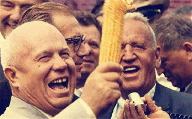 醉酒的赫鲁晓夫在英国演讲，破口大骂英国人，为何台下却掌声一片？