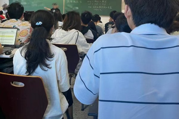 严父慈母是什么肖