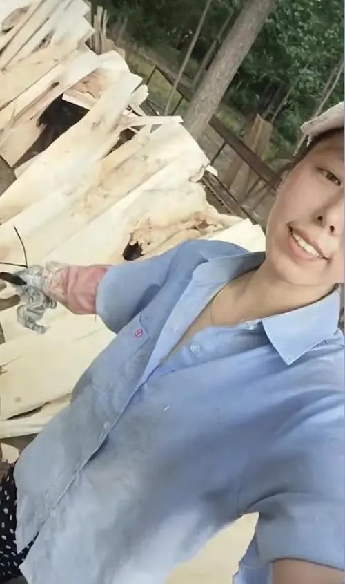 背后真相让人心疼！90后女子晒带1岁孙子日常，她为何愿意嫁给二婚丈夫？