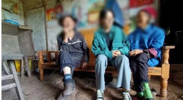 两男童被父亲扔井中,具体是怎么回事?