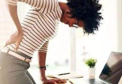 弯了一下腰，疼的直不起来了，这是什么原因造成的？