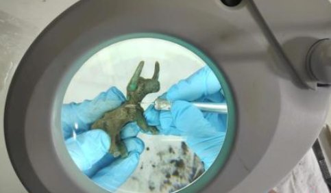 宙斯神庙附近发现铜牛神像，距今多久？