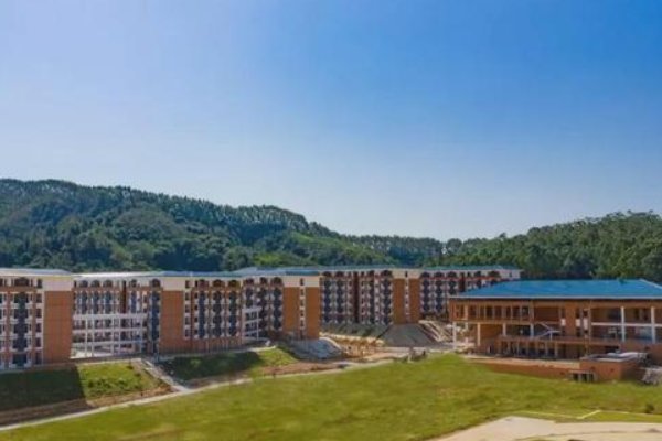 广东清远大学城有几所大学啊？