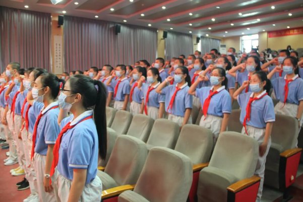 入团入队入团入党是青年追求政治进步的什么