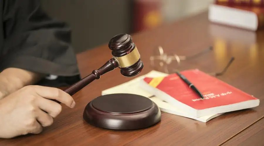 00后从长沙偷走玛莎拉蒂请代驾开到江西,获刑十年!这判决合理吗?