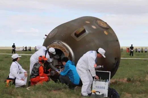 神舟十四号载人飞船返回舱呈水平状态着陆，返回舱是如何“刹车”着陆的？