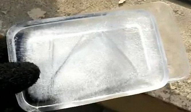 水结冰后体积会变大还是变小？