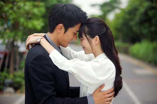 赵韩樱子与彭冠英是什么关系？