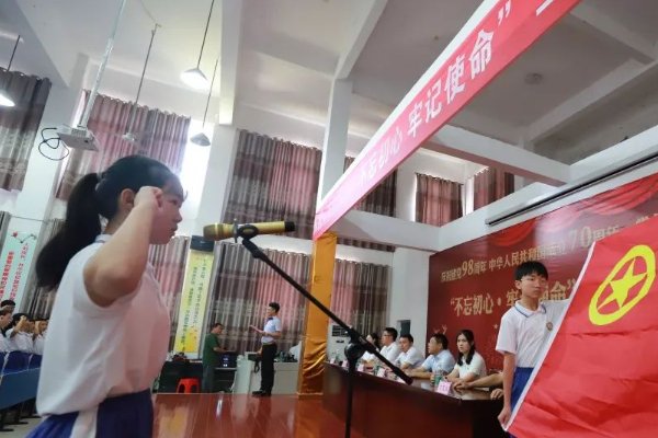 入团入队入团入党是青年追求政治进步的什么