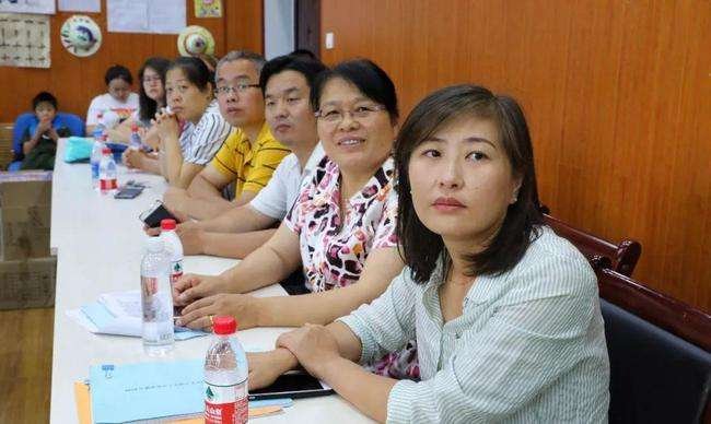 震旦女教师被开除事件发酵，发视频者被人肉了，你如何看待这件事