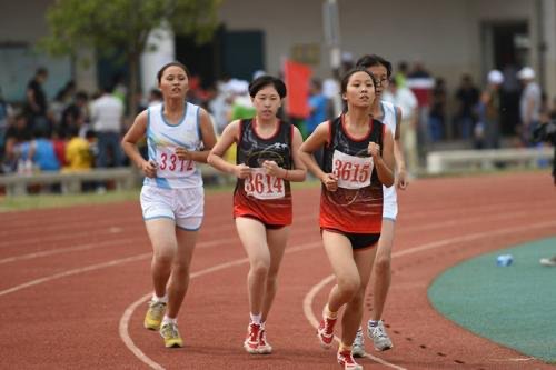 老师让女学生喝醋推迟生理期，老师这么做的原因是什么？