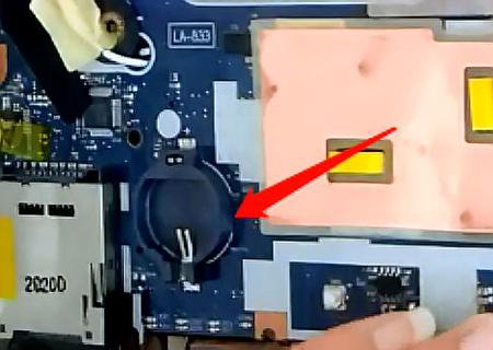 戴尔笔记本电脑电池怎么拆下来？