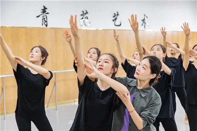 表演类艺考培训费用