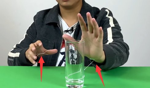 隔空吸杯子魔术教程