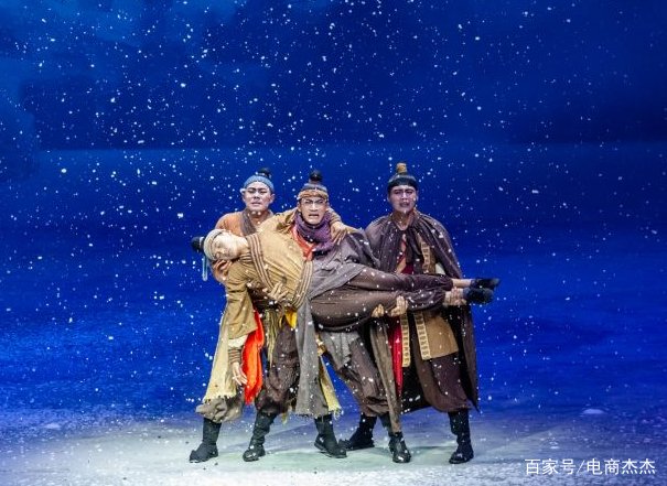 吓人!30头狼冲向观众,西安一剧场胆子太大了,这是怎么回事?