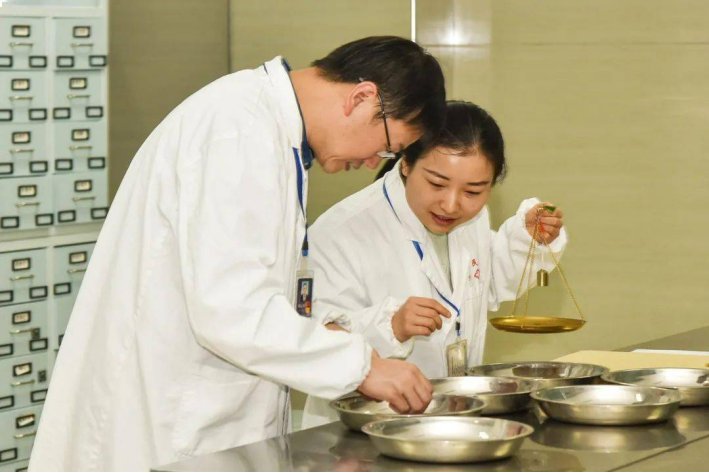 药师职称报名时间？