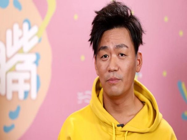 释小龙，王宝强是什么辈分？